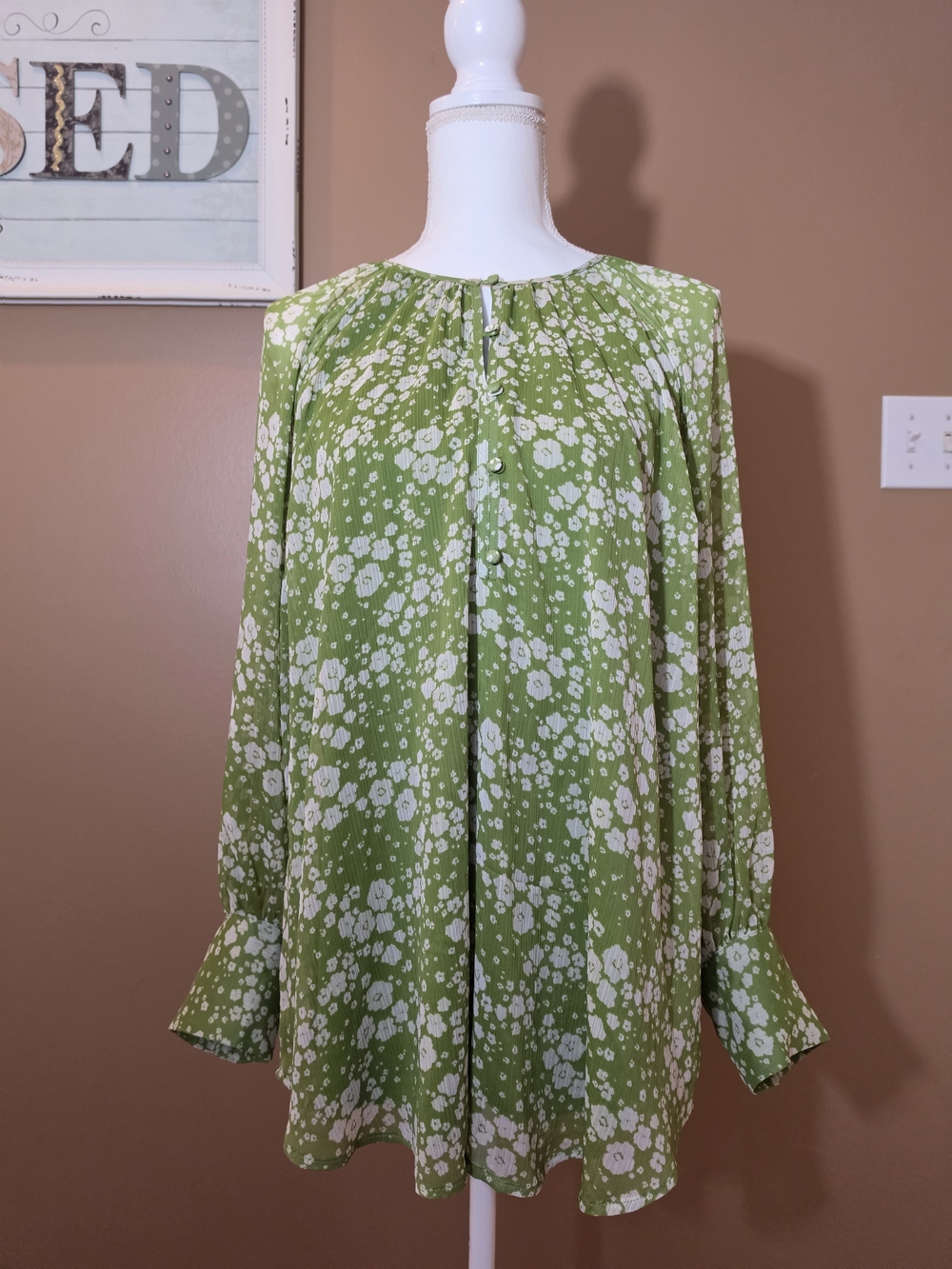 LC Lauren Conrad Green and White Floral Tunic Top